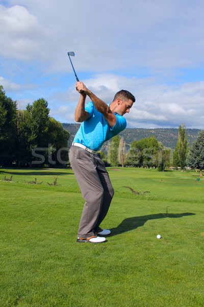 Jóvenes golfista tiro hierro hombre golf Foto stock © vanessavr