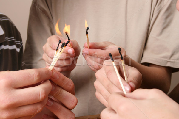 Spelen brand drie ondeugend jongens huis Stockfoto © vanessavr