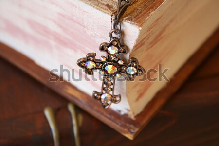 Kristály báj gyöngy akasztás rusztikus pad Stock fotó © vanessavr