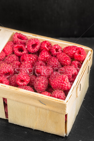 Fresche rosso lamponi basket completo nero Foto d'archivio © vankad