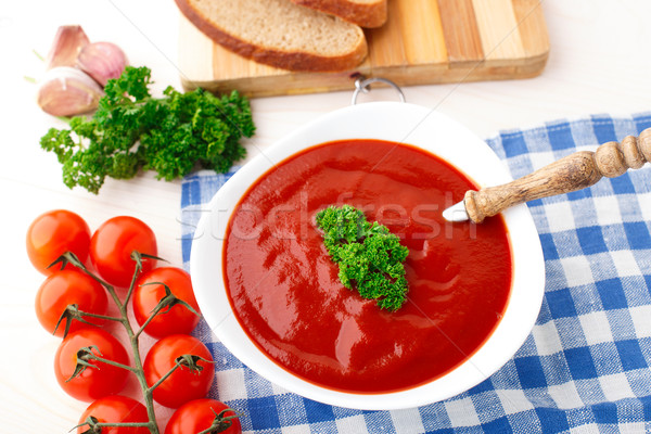 Smakelijk tomatensoep kruiden kom voedsel groene Stockfoto © vankad