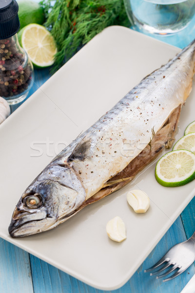 Gebacken Makrele Platte Kalk Knoblauch Fisch Stock foto © vankad