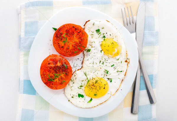 Desayuno frito huevos tomate placa alimentos Foto stock © vankad