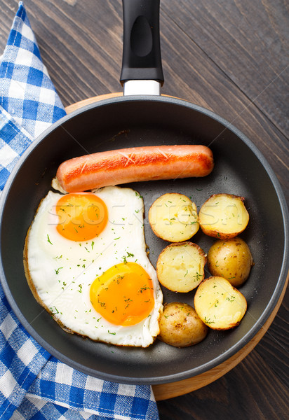 Reggeli tojások kolbász krumpli serpenyő étel Stock fotó © vankad