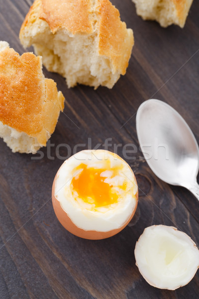 Weichen Ei frischen Baguette Holztisch Frühstück Stock foto © vankad