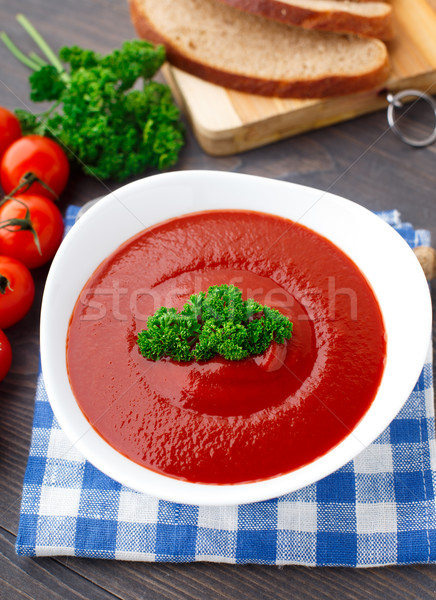 Smakelijk tomatensoep kruiden kom voedsel groene Stockfoto © vankad