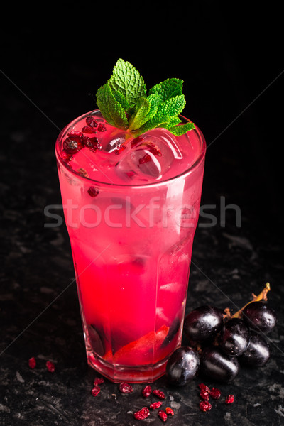 Canneberges cocktail raisins marbre table verre Photo stock © vankad