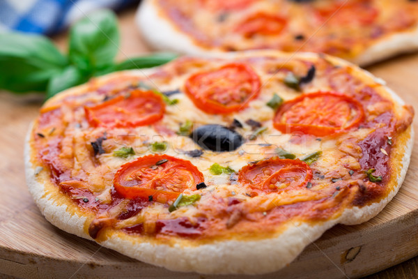 Foto stock: Vegetariano · mini · pizza · tomates · cherry · aceitunas