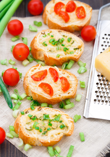 Foto d'archivio: Bruschetta · pomodorini · alimentare · verde · pane