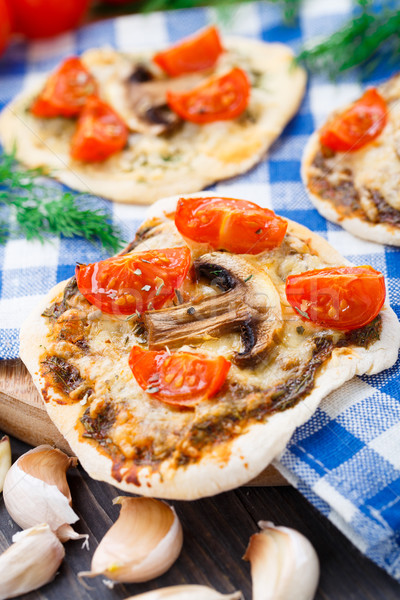 Stok fotoğraf: Vejetaryen · mini · pizza · kiraz · domates · mantar · gıda