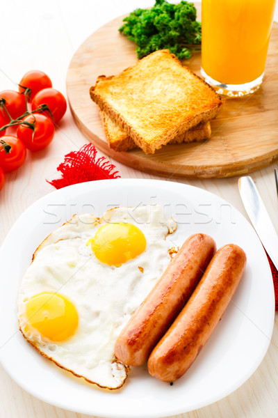 商业照片: 鸡蛋    香肠    盘    橙    喝 / fried eggs with
