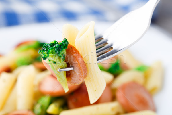 Foto d'archivio: Pasta · pollo · salsiccia · broccoli · forcella · bianco