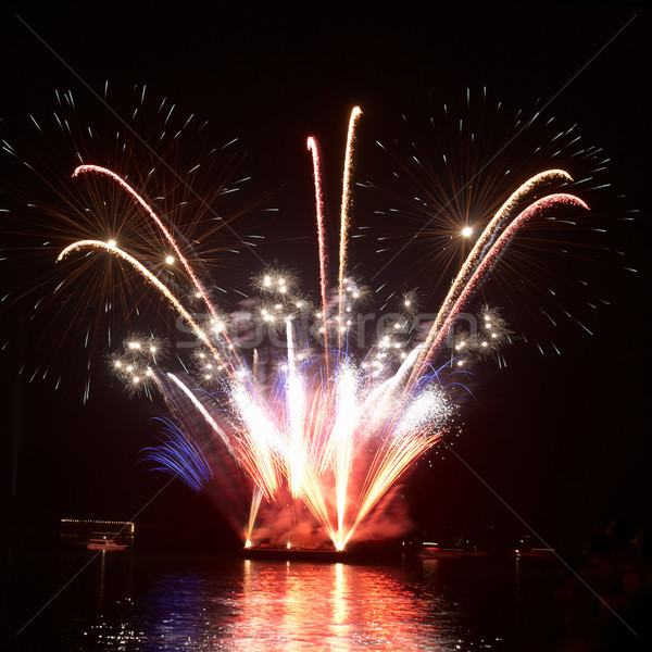 Bella fuochi d'artificio nero cielo acqua lavoro Foto d'archivio © vapi