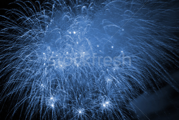 Foto stock: Fogos · de · artifício · preto · céu · luz · fundo · fumar