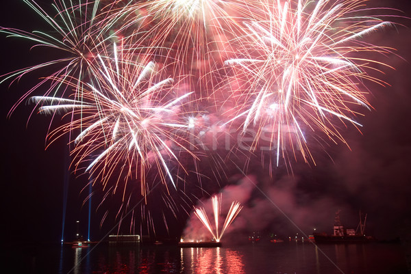 Foto stock: Belo · fogos · de · artifício · preto · céu · água · trabalhar