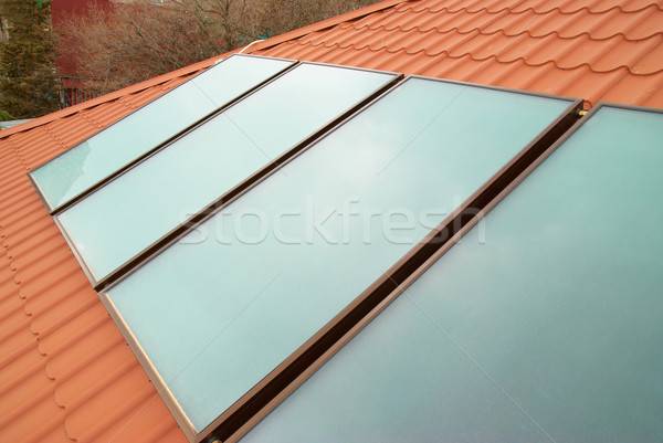 Güneş su ısıtma kırmızı ev çatı Stok fotoğraf © vapi