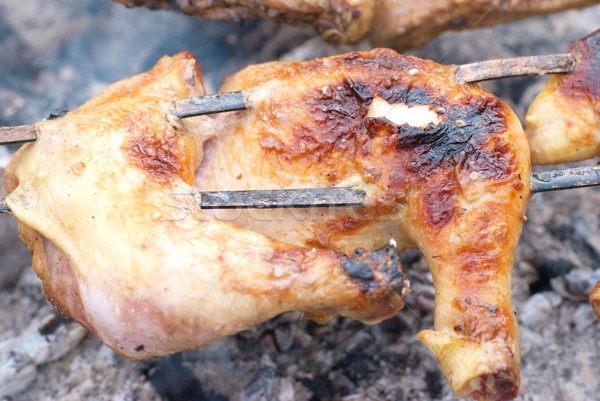 Apetitoso pollo a la parrilla brocheta metal alimentos madera Foto stock © vapi