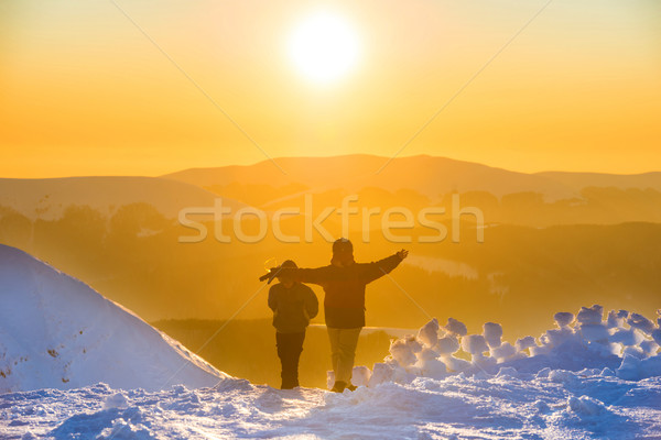 люди ходьбе закат зима гор покрытый Сток-фото © vapi