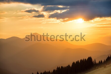 Stockfoto: Mooie · zonsondergang · bergen · dramatisch · landschap · zon