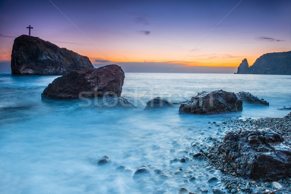Sonnenuntergang Strand Meer Felsen dramatischen Himmel Stock foto © vapi