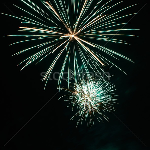 Colorat focuri de artificii roşu negru cer fericit Imagine de stoc © vapi