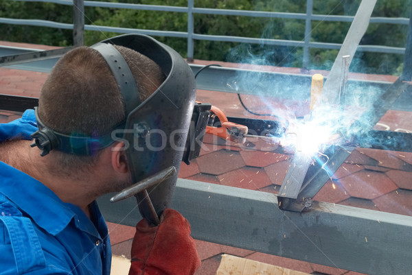 Soldador trabalhando metal construção fábrica fogo Foto stock © vapi