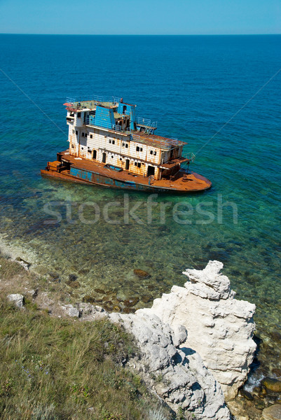 Roncs hajó part fém felirat utazás Stock fotó © vapi