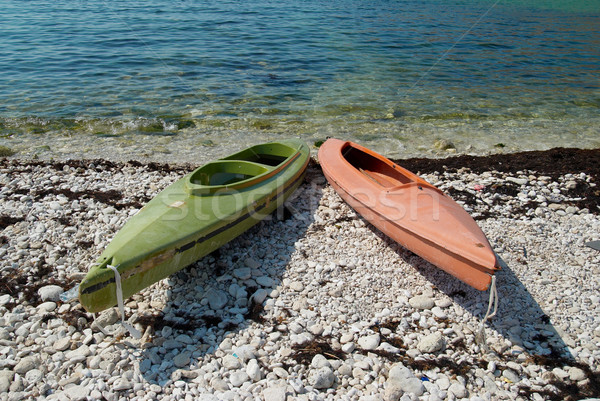 Two colour kayaks on the beach. Stock photo © vapi