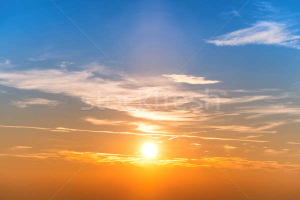 Apus cer albastru portocaliu nori mare Imagine de stoc © vapi