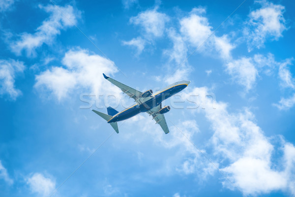 Avion battant ciel ciel bleu blanche nuages [[stock_photo]] © vapi
