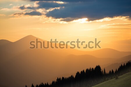 Stockfoto: Mooie · zonsondergang · bergen · dramatisch · landschap · zon