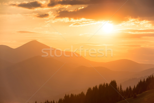 ストックフォト: 美しい · 日没 · 山 · 劇的な · 風景 · 太陽