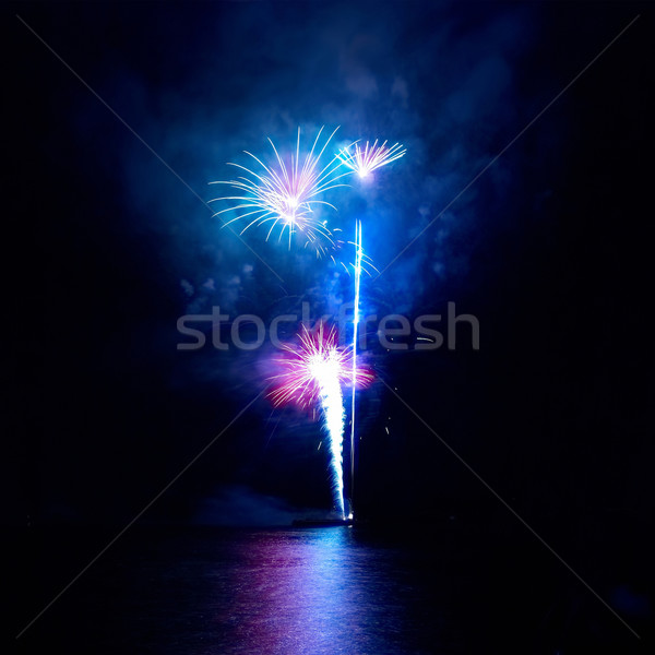 Színes tűzijáték fekete égbolt víz tűz Stock fotó © vapi