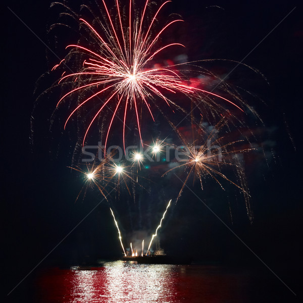 Foto stock: Fogos · de · artifício · preto · céu · abstrato · luz · fundo