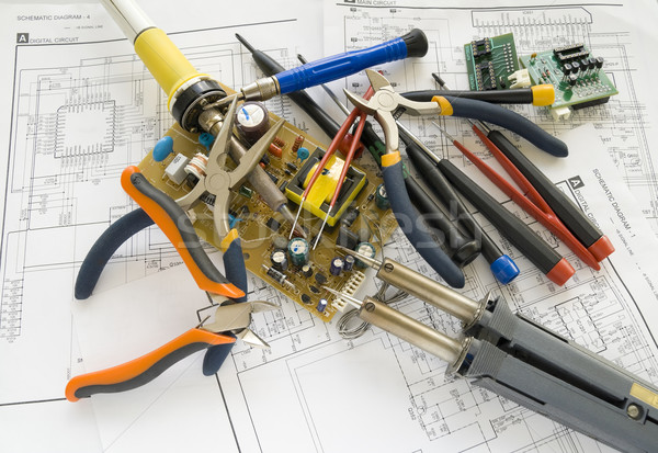 Arbeitsplatz Reparatur elektronischen Gerät Werkzeuge Masse Stock foto © vavlt