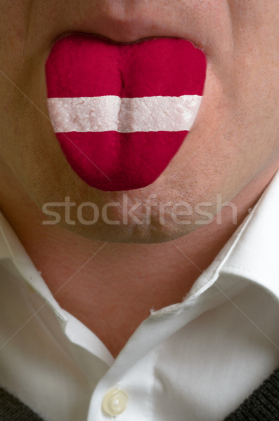 Mann Zunge gemalt Lettland Flagge Wissen Stock foto © vepar5