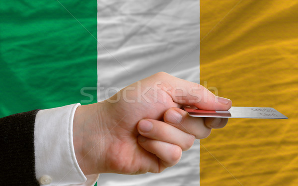 Zakupu karty kredytowej Irlandia człowiek na zewnątrz Zdjęcia stock © vepar5