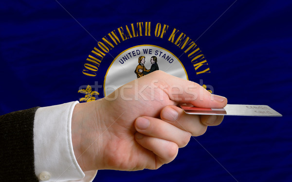 Foto stock: Compra · cartão · de · crédito · Kentucky · homem · fora