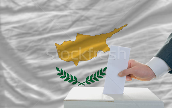 Homem votação eleições Chipre cédula caixa Foto stock © vepar5