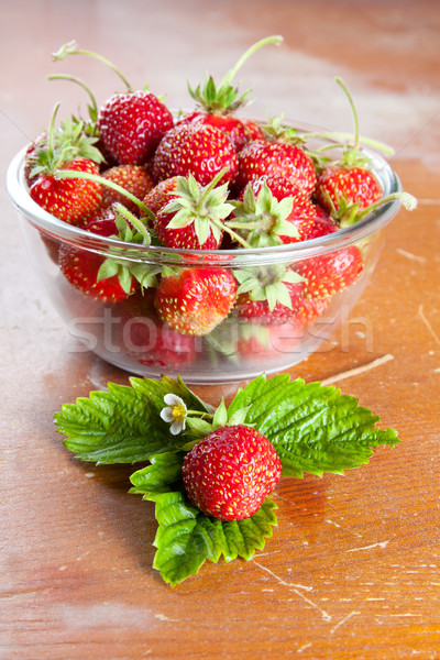 玻璃 碗 草莓 新鮮 成熟 紅色 商業照片 © veralub
