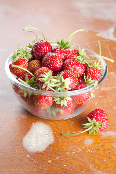 Glas Schüssel Erdbeeren frisch voll rot Stock foto © veralub
