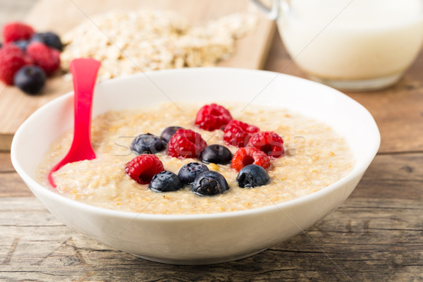 Porridge mit berries Stock photo © vertmedia