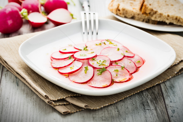 Foto stock: Rabanete · salada · ervas · pão · saúde