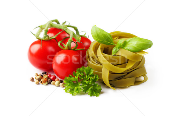 Foto stock: Tagliatelle · ingredientes · tomates · salsa · manjericão · branco