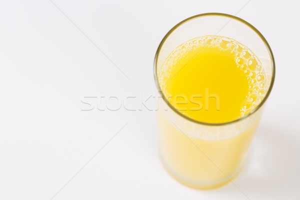 Stok fotoğraf: Bakmak · üzerinde · cam · kabarcık · meyve · suyu · portakal · suyu