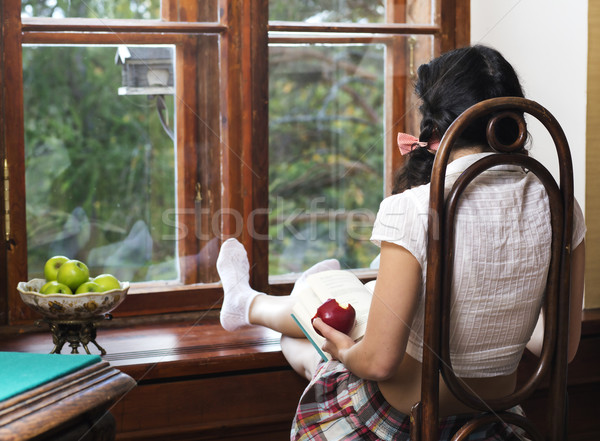 Vrouw stoel kijken uit venster houten stoel Stockfoto © vetdoctor