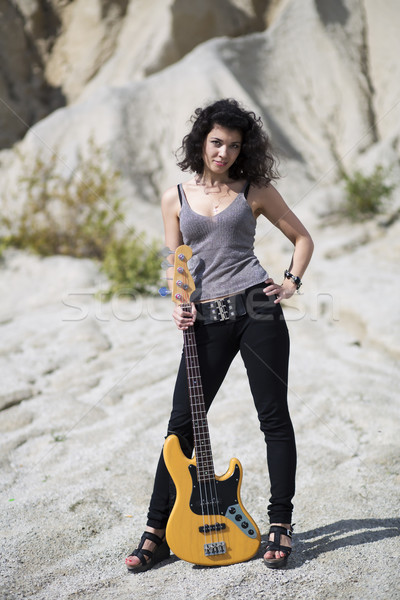 Kobieta żółty gitara ziemi model lata Zdjęcia stock © vetdoctor