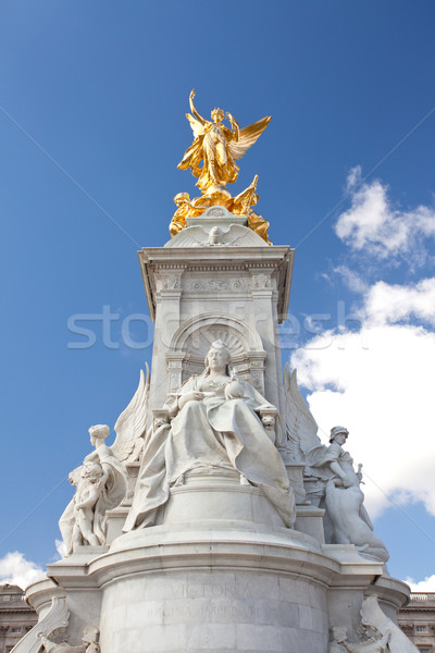 Regina statua Buckingham Palace architettura Londra Inghilterra Foto d'archivio © vichie81