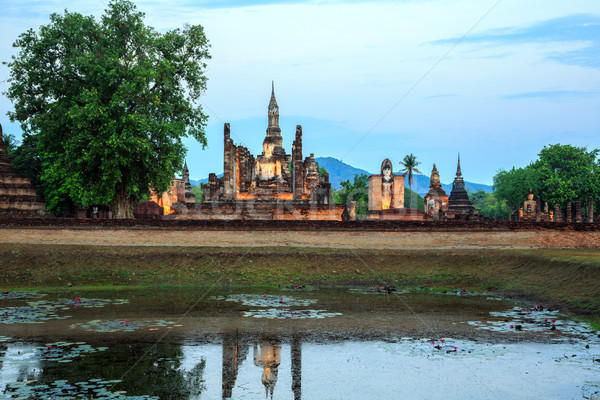 Geschichtlich Park Thailand sunrise Zwielicht buddha Stock foto © vichie81