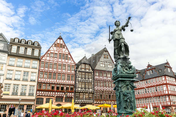 Foto stock: Barrio · antiguo · estatua · arquitectura · rascacielos · Europa · dama